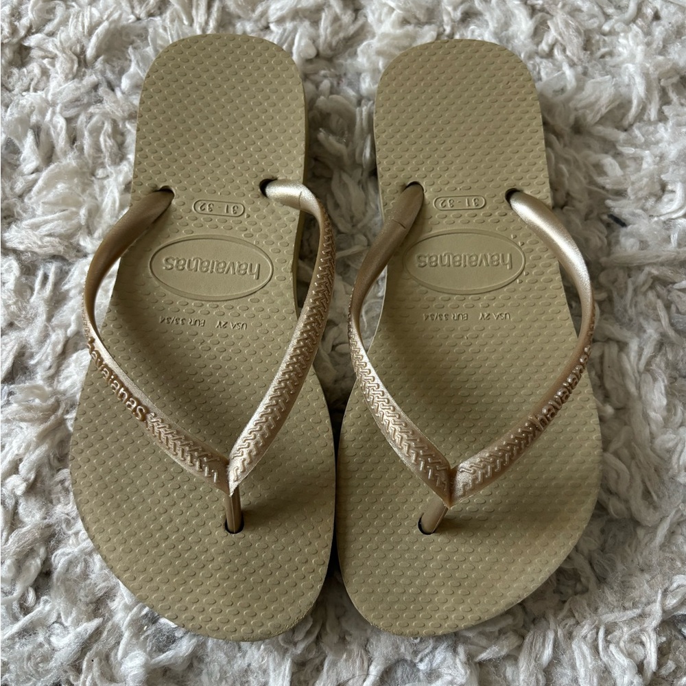 Havaianas Gold Flip Flops Sandals Girls Size 2 - Picture 1 of 3